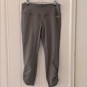 ALO Yoga Charcoal Gray Capri Leggings (S)
